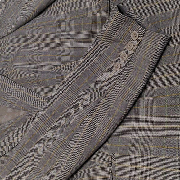 Ann Taylor plaid blazer. Size 10. - Picture 3 of 6